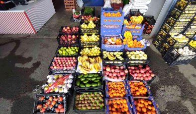 İstanbul’daki meyve ve sebze tezgahlarında bolluk yaşanıyor