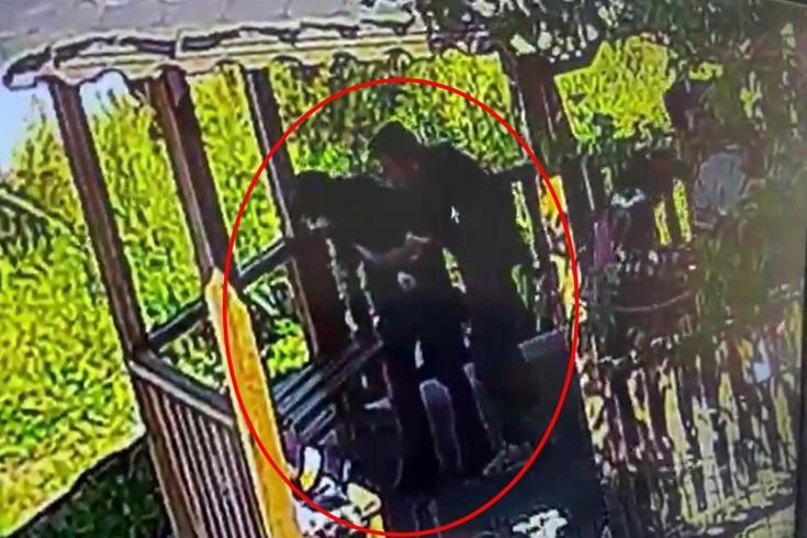 Okul bahçesinde hayat kurtaran manevra