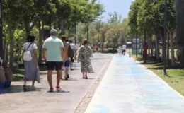 Antalya’da Sıcak Hava, Konyaaltı Sahili’nde Yoğunluk Yarattı